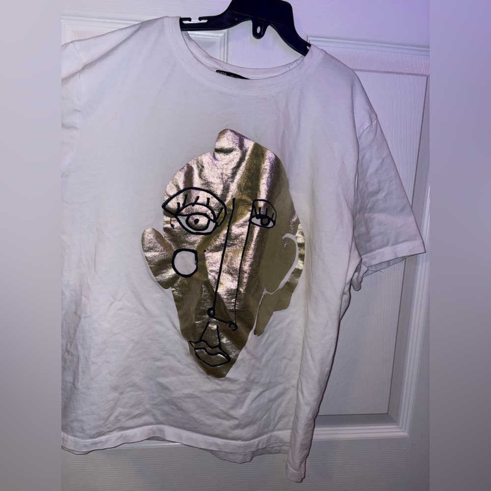 Zara White Graphic T-Shirt with Gold Face Design